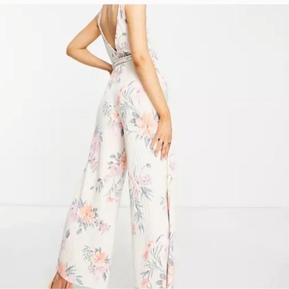 - NWT Gilly Hicks Wide Leg Floral Romper - Picture 7 of 8